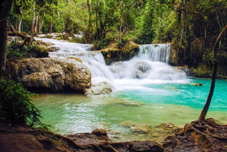 det flotteste vandfald i Laos: Kuang si falls