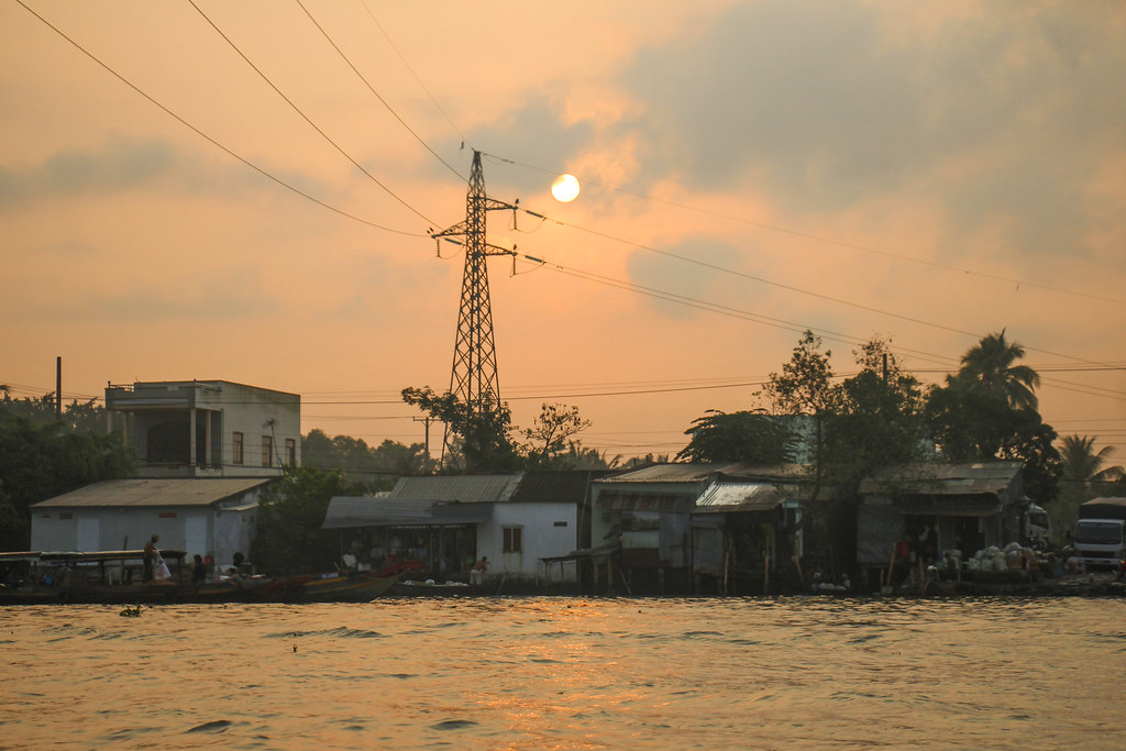 solopgang over mekongfloden