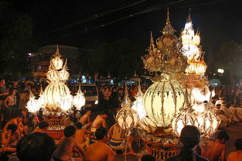 Yi Peng og Loy Krathong – laternefest i Chiang Mai, Thailand
