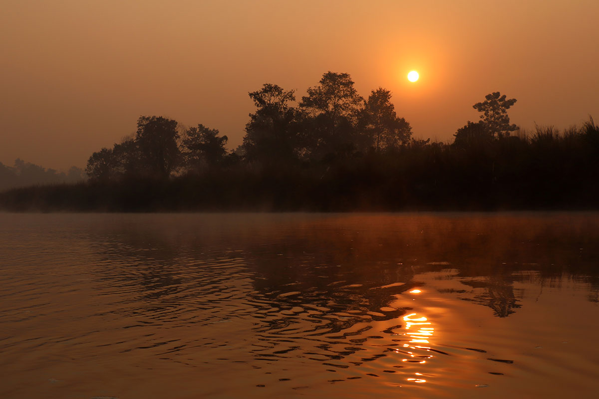 solopgang ved East Rapti River