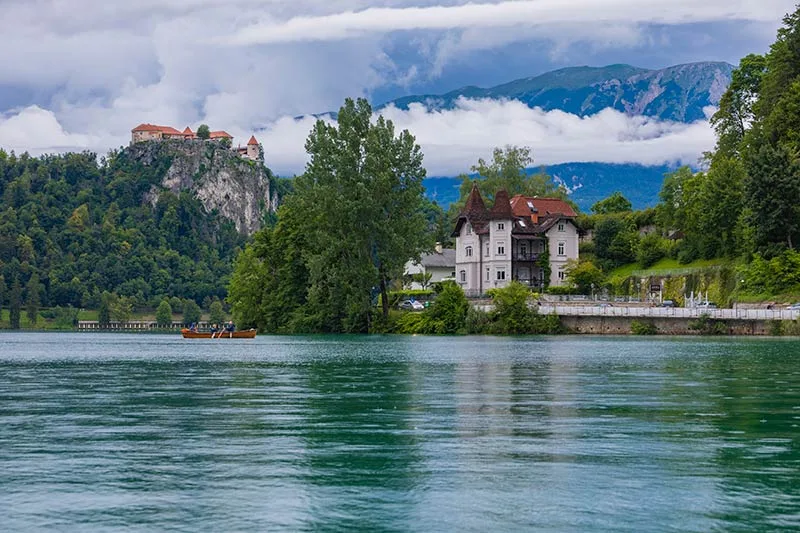 lake bled på en regnvejrsdag