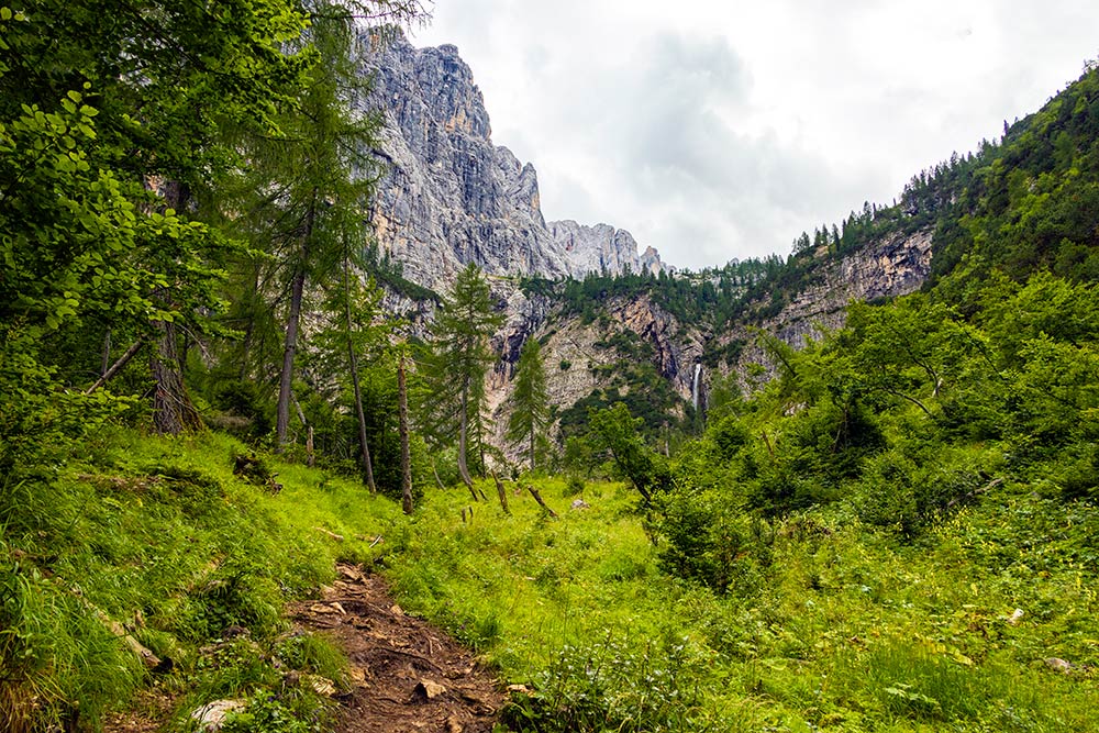 vandfald i dolomitterne